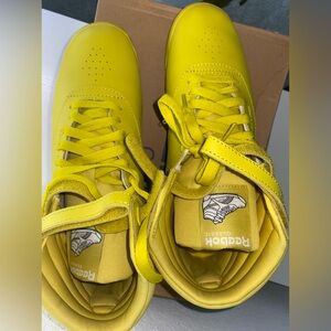 Bright yellow Reebok, only worn 2x
